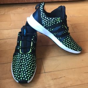 Adidas SL loop (LIKE NEW!)